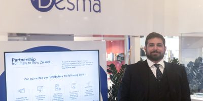 Pedrotti Lamberto junto al anuncio Alianza entre Italia y Nueva Zelanda para el grupo SIT con Desma